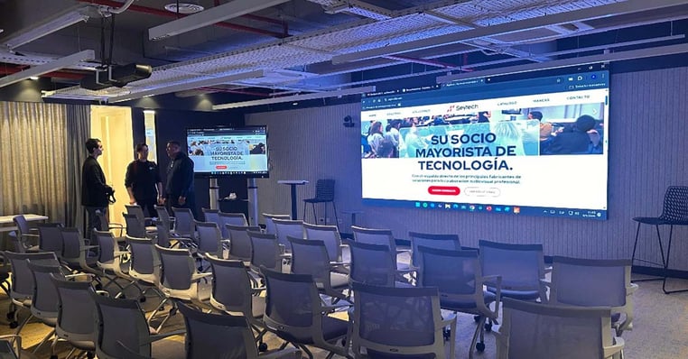 Banco Industrial S.A.  (BIND) meeting space featuring a Nureva HDL300 audio conferencing system