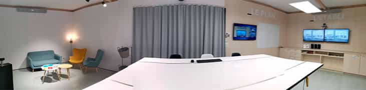Panoramic view of a hybrid meeting space at ESPACE 4