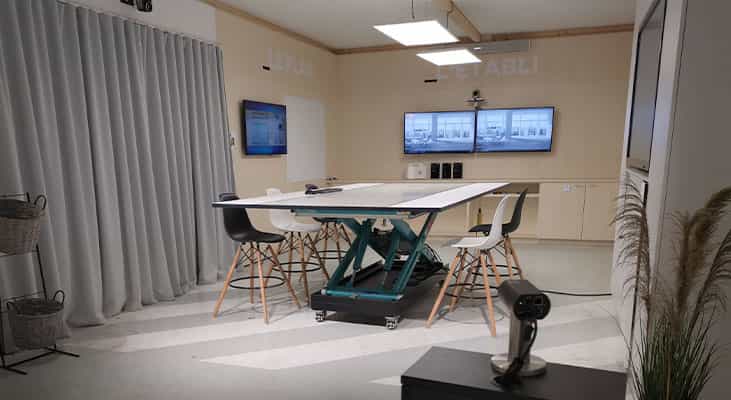 ESPACE 4 meeting space with cameras and a Nureva Dual HDL300 audio conferencing system