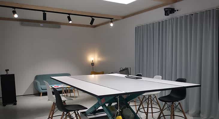 Immersive meeting space at ESPACE 4 that includes a Nureva Dual HDL300 system
